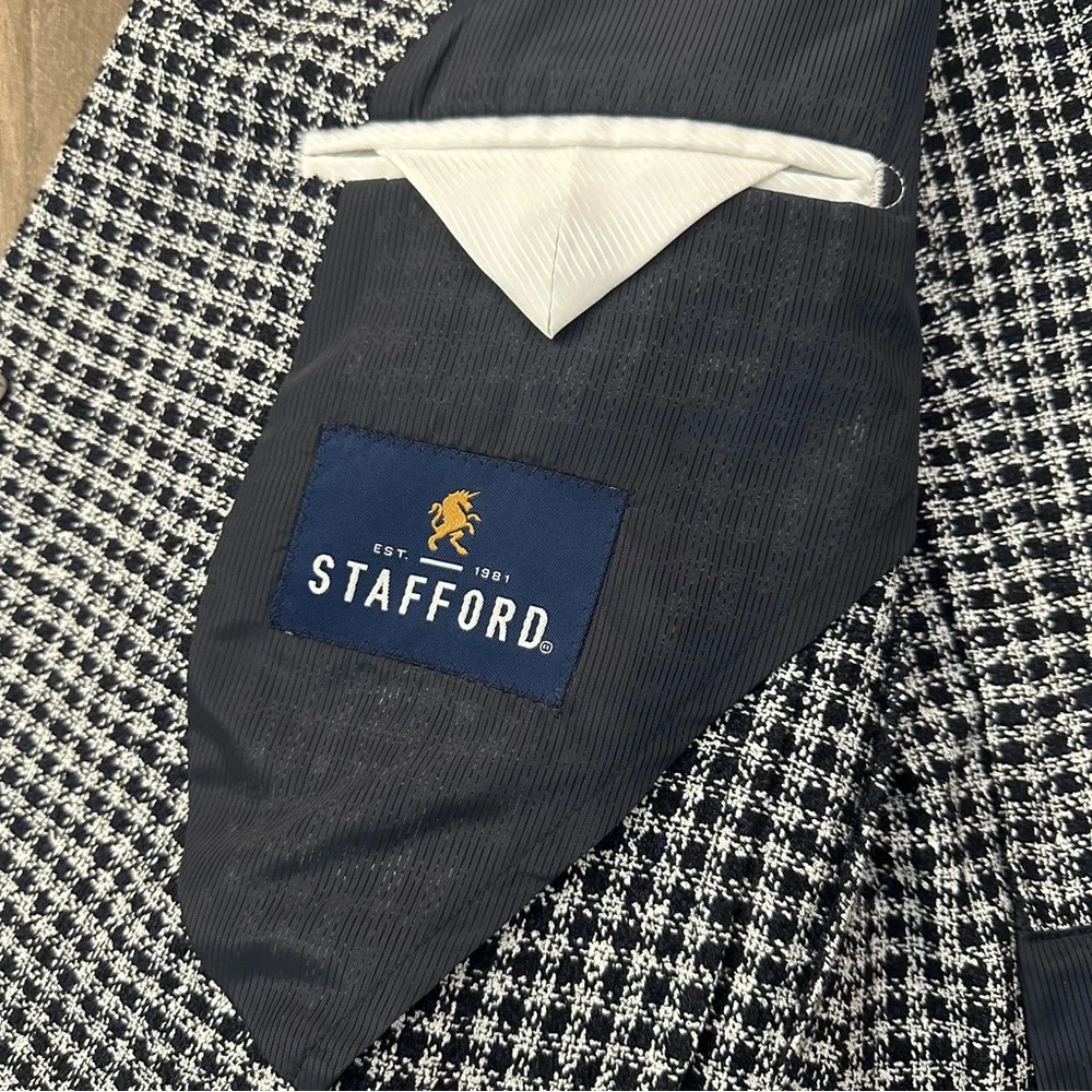 Stafford Classic Fit Sport Coat Blazer Jacket Mens Sz 44S White Black Navy Check